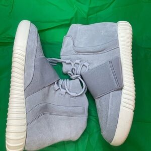 Yeezy 750 OG boots